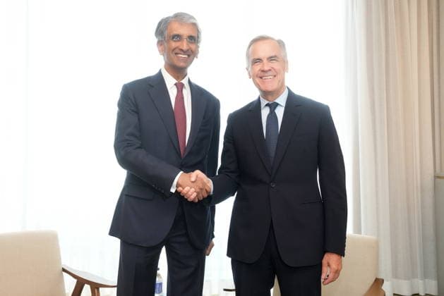 September 14, 2026, Toronto, On, CANADA: Prime Minister Mark Carney, right, meets Chief Executive Officer of Temasek Holdings Dilhan Pillay in Toronto on Monday, Sept. 14, 2026. Toronto CANADA  - ZUMAc35_ 20260914_zaf_c35_042 Copyright: xNathanxDenettex