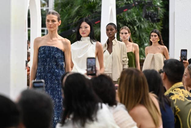 (260914) -- MADRID, Sept. 14, 2026 -- Models present creations by Simorra during the Madrid Fashion Week in Madrid, Spain, Sept. 14, 2026. ) SPAIN-MADRID-FASHION WEEK ChengxMin 