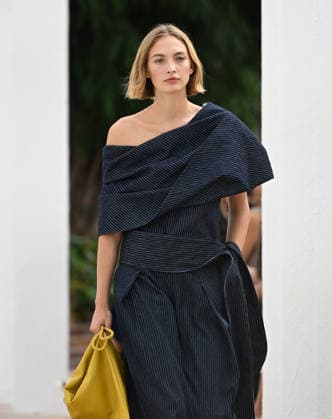 (260914) -- MADRID, Sept. 14, 2026 -- A model presents creations by Simorra during the Madrid Fashion Week in Madrid, Spain, Sept. 14, 2026. ) SPAIN-MADRID-FASHION WEEK ChengxMin 