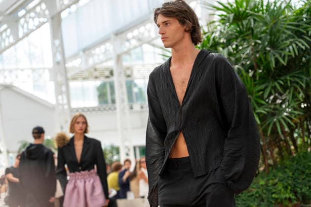 Models present creations from Adolfo Dominguez s Croma collection for spring-summer 2027 during Mercedes-Benz Fashion Week Madrid. Under the creative direction of Tiziana Domínguez, the Galician label, marking its 50th anniversary, remained faithful to its signature codes, showing pronounced asymmetry, scarves worked into both menswear and womenswear, sequins and textile appliques, alongside organic cotton denim dyed in tangerine tones and mini-pleated men s trousers. September 14,2026. (202609141070)