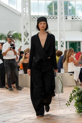Models present creations from Adolfo Dominguez s Croma collection for spring-summer 2027 during Mercedes-Benz Fashion Week Madrid. Under the creative direction of Tiziana Domínguez, the Galician label, marking its 50th anniversary, remained faithful to its signature codes, showing pronounced asymmetry, scarves worked into both menswear and womenswear, sequins and textile appliques, alongside organic cotton denim dyed in tangerine tones and mini-pleated men s trousers. September 14,2026. (20260914856)