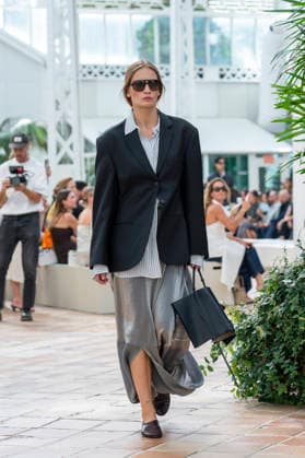 Models present creations from Adolfo Dominguez s Croma collection for spring-summer 2027 during Mercedes-Benz Fashion Week Madrid. Under the creative direction of Tiziana Domínguez, the Galician label, marking its 50th anniversary, remained faithful to its signature codes, showing pronounced asymmetry, scarves worked into both menswear and womenswear, sequins and textile appliques, alongside organic cotton denim dyed in tangerine tones and mini-pleated men s trousers. September 14,2026. (20260914862)
