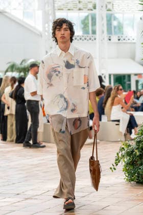 Models present creations from Adolfo Dominguez s Croma collection for spring-summer 2027 during Mercedes-Benz Fashion Week Madrid. Under the creative direction of Tiziana Domínguez, the Galician label, marking its 50th anniversary, remained faithful to its signature codes, showing pronounced asymmetry, scarves worked into both menswear and womenswear, sequins and textile appliques, alongside organic cotton denim dyed in tangerine tones and mini-pleated men s trousers. September 14,2026. (20260914875)