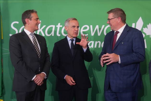 September 14, 2026, Toronto, On, Canada: Prime Minister Mark Carney, centre, speaks with Saskatchewan Premier Scott Moe, right, and Bell Canada CEO Mirko Bibic at Canada s national investment summit, in Toronto, on Monday, Sept. 14, 2026. Toronto Canada - ZUMAc35_ 20260914_zaf_c35_079 Copyright: xNathanxDenettex