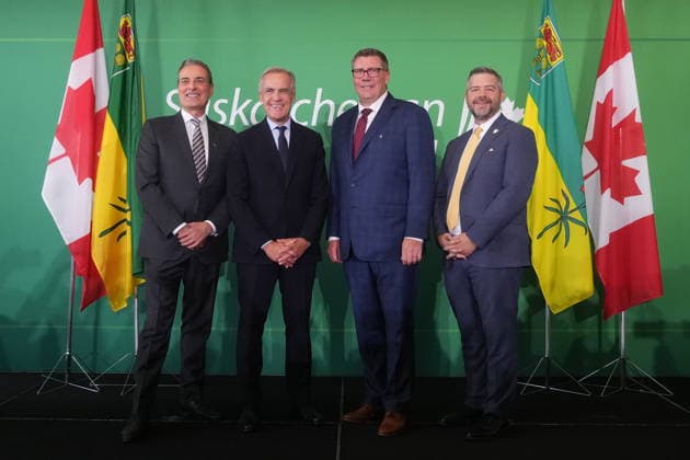 September 14, 2026, Toronto, On, Canada: Bell Canada CEO Mirko Bibic, left to right, Prime Minister Mark Carney, Saskatchewan Premier Scott Moe and Saskatchewan s Crown Investments Corporation Minister Jeremy Harrison pose for a photo at Canada s national investment summit, in Toronto, on Monday, Sept. 14, 2026. Toronto Canada - ZUMAc35_ 20260914_zaf_c35_092 Copyright: xNathanxDenettex
