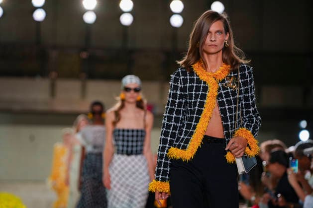 A model walks the runway wearing a garment from the Carolina Herrera fashion brand at New York Fashion Week, United States, 14 September 2026. The American brand celebrated its 45th anniversary at New York Fashion Week with a new collection by its creative director, Wes Gordon, who remained true to the brand’s signature style. The Carolina Herrera brand celebrates 45 years of fashion that remains true to its signature style !ACHTUNG: NUR REDAKTIONELLE NUTZUNG!  Copyright: xAngelxColmenaresx AME7437 20260915-55021400708_1