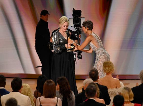 Jean Smart accepts the Outstanding Lead Actress in a Comedy Series Award for Hacks from Zendaya onstage during the 78th annual Primetime Emmy Awards at the Peacock Theater in Los Angeles on Monday, September 14, 2026.  LAP2026091452 JIMxRUYMEN