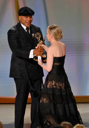 Katie Dippold accepts the Outstanding Writing for a Comedy Series Award for Widow s Bay from LL Cool J on stage during the 78th annual Primetime Emmy Awards at the Peacock Theater in Los Angeles on Monday, September 14, 2026.  LAP20260914121 JIMxRUYMEN
