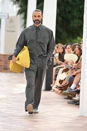 Pedro del Hierro - Mercedes Benz Fashion Week Madrid, Spain - 14 Sep 2026 A model parades with Pedro del Hierro design during the Mercedes Benz Fashion Week Madrid at Cibeles Palace in Madrid. Madrid Spain Copyright: xAtilanoxGarciax xSOPAxImagesx PHOTO07308