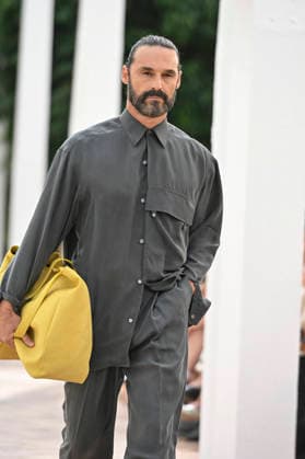 Pedro del Hierro - Mercedes Benz Fashion Week Madrid, Spain - 14 Sep 2026 A model parades with Pedro del Hierro design during the Mercedes Benz Fashion Week Madrid at Cibeles Palace in Madrid. Madrid Spain Copyright: xAtilanoxGarciax xSOPAxImagesx PHOTO07309