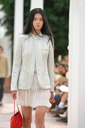 Pedro del Hierro - Mercedes Benz Fashion Week Madrid, Spain - 14 Sep 2026 A model parades with Pedro del Hierro design during the Mercedes Benz Fashion Week Madrid at Cibeles Palace in Madrid. Madrid Spain Copyright: xAtilanoxGarciax xSOPAxImagesx PHOTO07320