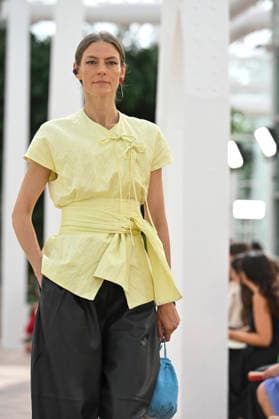 Pedro del Hierro - Mercedes Benz Fashion Week Madrid, Spain - 14 Sep 2026 A model parades with Pedro del Hierro design during the Mercedes Benz Fashion Week Madrid at Cibeles Palace in Madrid. Madrid Spain Copyright: xAtilanoxGarciax xSOPAxImagesx PHOTO07338