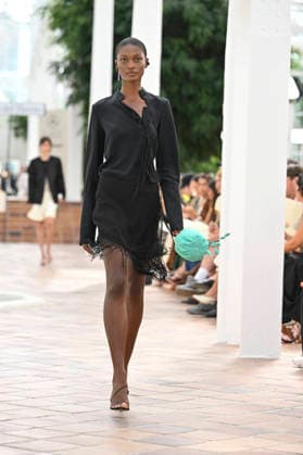 Pedro del Hierro - Mercedes Benz Fashion Week Madrid, Spain - 14 Sep 2026 A model parades with Pedro del Hierro design during the Mercedes Benz Fashion Week Madrid at Cibeles Palace in Madrid. Madrid Spain Copyright: xAtilanoxGarciax xSOPAxImagesx PHOTO07340