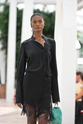 Pedro del Hierro - Mercedes Benz Fashion Week Madrid, Spain - 14 Sep 2026 A model parades with Pedro del Hierro design during the Mercedes Benz Fashion Week Madrid at Cibeles Palace in Madrid. Madrid Spain Copyright: xAtilanoxGarciax xSOPAxImagesx PHOTO07341