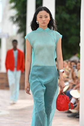 Pedro del Hierro - Mercedes Benz Fashion Week Madrid, Spain - 14 Sep 2026 A model parades with Pedro del Hierro design during the Mercedes Benz Fashion Week Madrid at Cibeles Palace in Madrid. Madrid Spain Copyright: xAtilanoxGarciax xSOPAxImagesx PHOTO07352