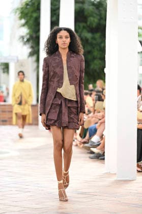 Pedro del Hierro - Mercedes Benz Fashion Week Madrid, Spain - 14 Sep 2026 A model parades with Pedro del Hierro design during the Mercedes Benz Fashion Week Madrid at Cibeles Palace in Madrid. Madrid Spain Copyright: xAtilanoxGarciax xSOPAxImagesx PHOTO07365