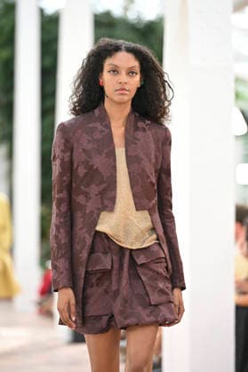 Pedro del Hierro - Mercedes Benz Fashion Week Madrid, Spain - 14 Sep 2026 A model parades with Pedro del Hierro design during the Mercedes Benz Fashion Week Madrid at Cibeles Palace in Madrid. Madrid Spain Copyright: xAtilanoxGarciax xSOPAxImagesx PHOTO07366