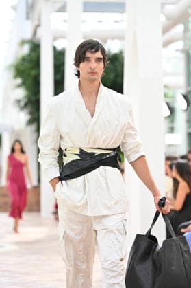 Pedro del Hierro - Mercedes Benz Fashion Week Madrid, Spain - 14 Sep 2026 A model parades with Pedro del Hierro design during the Mercedes Benz Fashion Week Madrid at Cibeles Palace in Madrid. Madrid Spain Copyright: xAtilanoxGarciax xSOPAxImagesx PHOTO07380