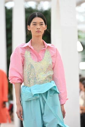 Pedro del Hierro - Mercedes Benz Fashion Week Madrid, Spain - 14 Sep 2026 A model parades with Pedro del Hierro design during the Mercedes Benz Fashion Week Madrid at Cibeles Palace in Madrid. Madrid Spain Copyright: xAtilanoxGarciax xSOPAxImagesx PHOTO07390