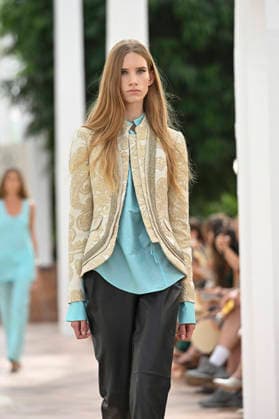 Pedro del Hierro - Mercedes Benz Fashion Week Madrid, Spain - 14 Sep 2026 A model parades with Pedro del Hierro design during the Mercedes Benz Fashion Week Madrid at Cibeles Palace in Madrid. Madrid Spain Copyright: xAtilanoxGarciax xSOPAxImagesx PHOTO07392