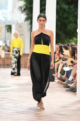 Pedro del Hierro - Mercedes Benz Fashion Week Madrid, Spain - 14 Sep 2026 A model parades with Pedro del Hierro design during the Mercedes Benz Fashion Week Madrid at Cibeles Palace in Madrid. Madrid Spain Copyright: xAtilanoxGarciax xSOPAxImagesx PHOTO07413