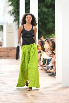 Pedro del Hierro - Mercedes Benz Fashion Week Madrid, Spain - 14 Sep 2026 A model parades with Pedro del Hierro design during the Mercedes Benz Fashion Week Madrid at Cibeles Palace in Madrid. Madrid Spain Copyright: xAtilanoxGarciax xSOPAxImagesx PHOTO07418
