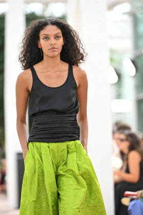 Pedro del Hierro - Mercedes Benz Fashion Week Madrid, Spain - 14 Sep 2026 A model parades with Pedro del Hierro design during the Mercedes Benz Fashion Week Madrid at Cibeles Palace in Madrid. Madrid Spain Copyright: xAtilanoxGarciax xSOPAxImagesx PHOTO07419