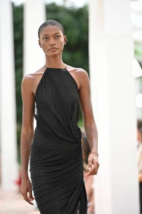 Pedro del Hierro - Mercedes Benz Fashion Week Madrid, Spain - 14 Sep 2026 A model parades with Pedro del Hierro design during the Mercedes Benz Fashion Week Madrid at Cibeles Palace in Madrid. Madrid Spain Copyright: xAtilanoxGarciax xSOPAxImagesx PHOTO07423