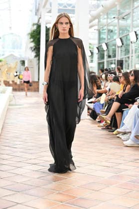 Pedro del Hierro - Mercedes Benz Fashion Week Madrid, Spain - 14 Sep 2026 A model parades with Pedro del Hierro design during the Mercedes Benz Fashion Week Madrid at Cibeles Palace in Madrid. Madrid Spain Copyright: xAtilanoxGarciax xSOPAxImagesx PHOTO07426