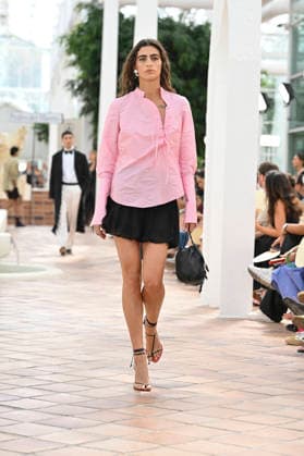Pedro del Hierro - Mercedes Benz Fashion Week Madrid, Spain - 14 Sep 2026 A model parades with Pedro del Hierro design during the Mercedes Benz Fashion Week Madrid at Cibeles Palace in Madrid. Madrid Spain Copyright: xAtilanoxGarciax xSOPAxImagesx PHOTO07427