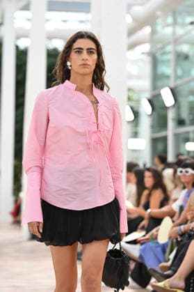 Pedro del Hierro - Mercedes Benz Fashion Week Madrid, Spain - 14 Sep 2026 A model parades with Pedro del Hierro design during the Mercedes Benz Fashion Week Madrid at Cibeles Palace in Madrid. Madrid Spain Copyright: xAtilanoxGarciax xSOPAxImagesx PHOTO07428
