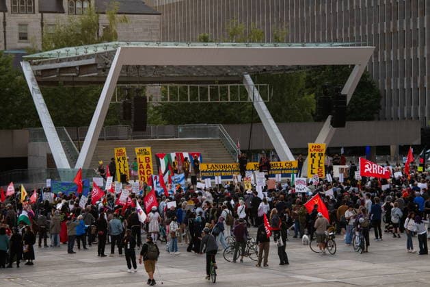 September 14, 2026, Toronto, On, CANADA: Protesters demonstrate against the Canada Investment Summit that Prime Minister Mark Carney is hosting in Toronto, on Monday, Sept. 14, 2026. Toronto CANADA  - ZUMAc35_ 20260914_zaf_c35_129 Copyright: xLauraxProctorx