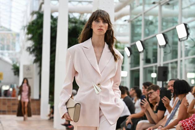 Simorra - Mercedes Benz Fashion Week Madrid, Spain - sep 2026 A model parades with Simorra design during Mercedes Benz Fashion Week Madrid Cibeles Palace in Madrid, 14 of February of 2026 Spain Madrid Spain Copyright: xAtilanoxGarciax xSOPAxImagesx PHOTO07534