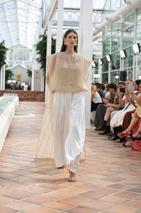 Simorra - Mercedes Benz Fashion Week Madrid, Spain - sep 2026 A model parades with Simorra design during Mercedes Benz Fashion Week Madrid Cibeles Palace in Madrid, 14 of February of 2026 Spain Madrid Spain Copyright: xAtilanoxGarciax xSOPAxImagesx PHOTO07554
