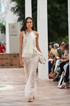 Simorra - Mercedes Benz Fashion Week Madrid, Spain - sep 2026 A model parades with Simorra design during Mercedes Benz Fashion Week Madrid Cibeles Palace in Madrid, 14 of February of 2026 Spain Madrid Spain Copyright: xAtilanoxGarciax xSOPAxImagesx PHOTO07568