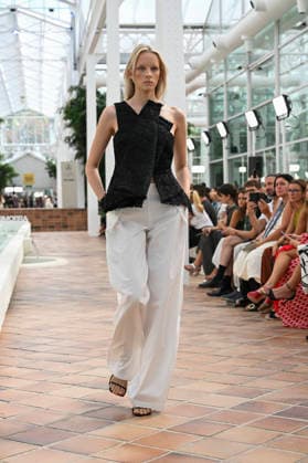 Simorra - Mercedes Benz Fashion Week Madrid, Spain - sep 2026 A model parades with Simorra design during Mercedes Benz Fashion Week Madrid Cibeles Palace in Madrid, 14 of February of 2026 Spain Madrid Spain Copyright: xAtilanoxGarciax xSOPAxImagesx PHOTO07575