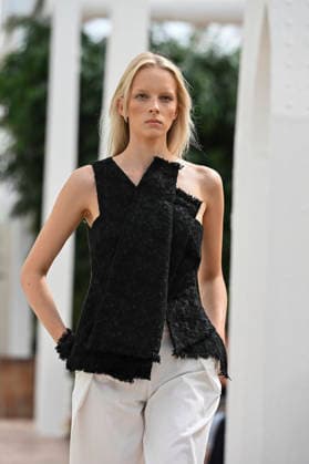 Simorra - Mercedes Benz Fashion Week Madrid, Spain - sep 2026 A model parades with Simorra design during Mercedes Benz Fashion Week Madrid Cibeles Palace in Madrid, 14 of February of 2026 Spain Madrid Spain Copyright: xAtilanoxGarciax xSOPAxImagesx PHOTO07574