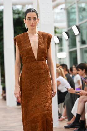 Simorra - Mercedes Benz Fashion Week Madrid, Spain - sep 2026 A model parades with Simorra design during Mercedes Benz Fashion Week Madrid Cibeles Palace in Madrid, 14 of February of 2026 Spain Madrid Spain Copyright: xAtilanoxGarciax xSOPAxImagesx PHOTO07579