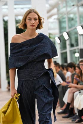 Simorra - Mercedes Benz Fashion Week Madrid, Spain - sep 2026 A model parades with Simorra design during Mercedes Benz Fashion Week Madrid Cibeles Palace in Madrid, 14 of February of 2026 Spain Madrid Spain Copyright: xAtilanoxGarciax xSOPAxImagesx PHOTO07581
