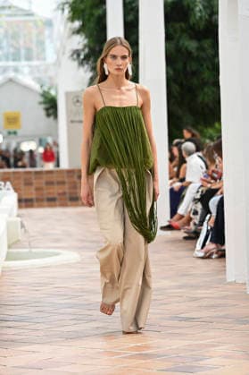 Simorra - Mercedes Benz Fashion Week Madrid, Spain - sep 2026 A model parades with Simorra design during Mercedes Benz Fashion Week Madrid Cibeles Palace in Madrid, 14 of February of 2026 Spain Madrid Spain Copyright: xAtilanoxGarciax xSOPAxImagesx PHOTO07584