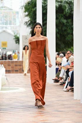 Simorra - Mercedes Benz Fashion Week Madrid, Spain - sep 2026 A model parades with Simorra design during Mercedes Benz Fashion Week Madrid Cibeles Palace in Madrid, 14 of February of 2026 Spain Madrid Spain Copyright: xAtilanoxGarciax xSOPAxImagesx PHOTO07601