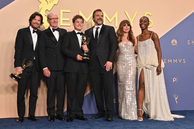 78th Primetime Emmy Awards - Press Room Jason Bateman, Richard Jenkins, Arlan Ruf, David Harbour, Linda Cardellini and Joy Sunday in the press room at the 78th Primetime Emmy Awards held at the Peacock Theater on September 14, 2026 in Los Angeles, California. Los Angeles Peacock Theater California USA Copyright: xTammiexArroyo AFF-USA.comx