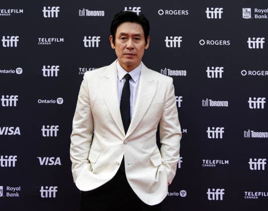 (260915) -- TORONTO, Sept. 15, 2026 -- Actor Sul Kyung-gu poses for photos at the North American premiere of the film Possible Love during the 2026 Toronto International Film Festival (TIFF) in Toronto, Canada, on Sept. 14, 2026. (Photo by Zou Zheng Xinhua) CANADA-TORONTO-TIFF-POSSIBLE LOVE-PREMIERE LinxWei 
