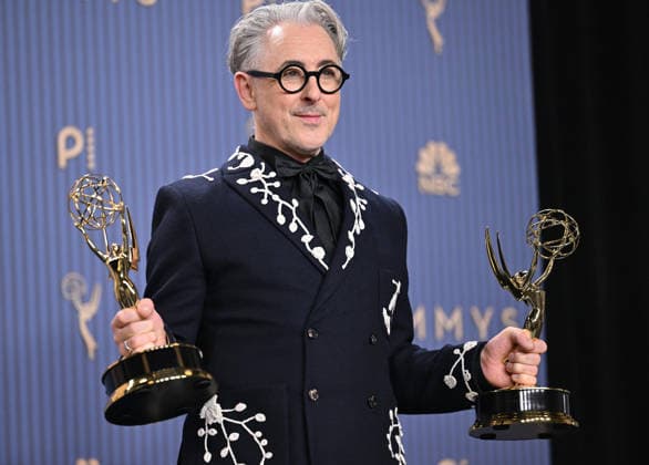 Alan Cumming holds the Emmy for Outstanding Reality Competition Program for The Traitors, backstage during the 78th annual Primetime Emmy Awards at the Peacock Theater in Los Angeles on Monday, September 14, 2026.  LAP20260914229 CHRISxCHEW