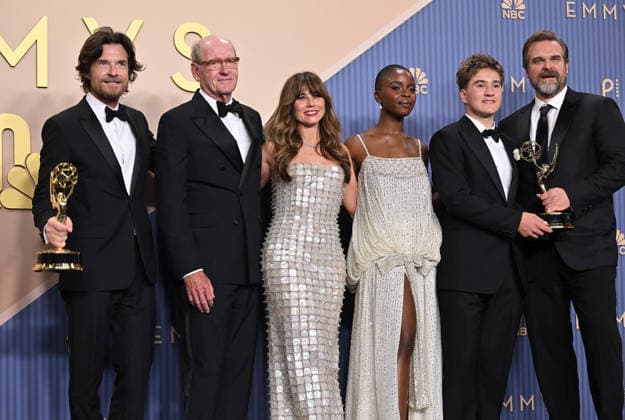 (L-R) Jason Bateman, Richard Jenkins, Linda Cardellini, Joy Sunday, Arlan Ruf and David Harbour hold the Emmy for Outstanding Limited or Anthology Series for DTF St. Louis, backstage during the 78th annual Primetime Emmy Awards at the Peacock Theater in Los Angeles on Monday, September 14, 2026.  LAP20260914242 CHRISxCHEW