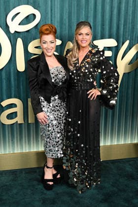 LOS ANGELES, CALIFORNIA - SEPTEMBER 14: Lisa Ann Walter & Elaine Hendrix at the The Walt Disney Company s Emmy Awards Celebration at Vibiana on September 14, 2026.Credit: USA  - ZUMAa123 20260914_zaa_a123_192 Copyright: xAdMediax