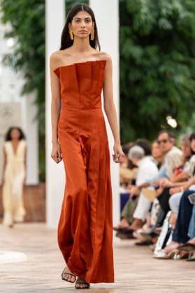 Models present creations from Simorra s FOLD IN collection for spring-summer 2027 during Mercedes-Benz Fashion Week Madrid. The Barcelona-based label, founded in 1978 by Javier Simorra, explores shapes, curves and the fold as a central element in this collection, with garments that adapt to the body and celebrate a beauty that resists rigidity. September 14,2026. (202609141617)
