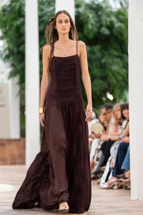 Models present creations from Simorra s FOLD IN collection for spring-summer 2027 during Mercedes-Benz Fashion Week Madrid. The Barcelona-based label, founded in 1978 by Javier Simorra, explores shapes, curves and the fold as a central element in this collection, with garments that adapt to the body and celebrate a beauty that resists rigidity. September 14,2026. (202609141452)
