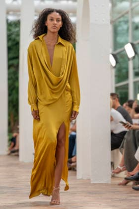 Models present creations from Simorra s FOLD IN collection for spring-summer 2027 during Mercedes-Benz Fashion Week Madrid. The Barcelona-based label, founded in 1978 by Javier Simorra, explores shapes, curves and the fold as a central element in this collection, with garments that adapt to the body and celebrate a beauty that resists rigidity. September 14,2026. (202609141482)