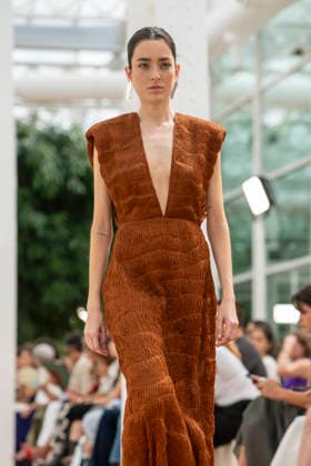 Models present creations from Simorra s FOLD IN collection for spring-summer 2027 during Mercedes-Benz Fashion Week Madrid. The Barcelona-based label, founded in 1978 by Javier Simorra, explores shapes, curves and the fold as a central element in this collection, with garments that adapt to the body and celebrate a beauty that resists rigidity. September 14,2026. (202609141530)